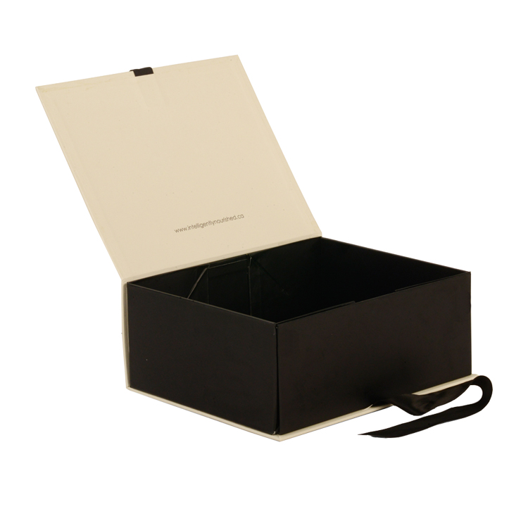 China Factory Folding Magnetic Gift Packaging Paper Box with Silk Ribbon and Gold Hot Stamped Logo for Dessert Kits