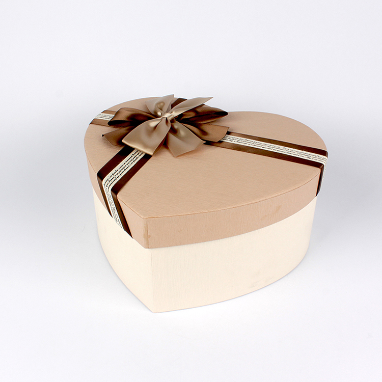 Custom Large Heart Shaped Gift Packaging Paper Box