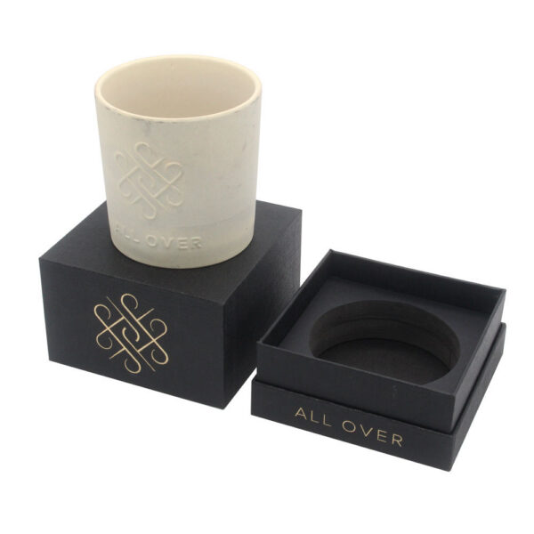 Boîte rigide pour bougie, estampée à la feuille noire, avec plateau moulé intégré