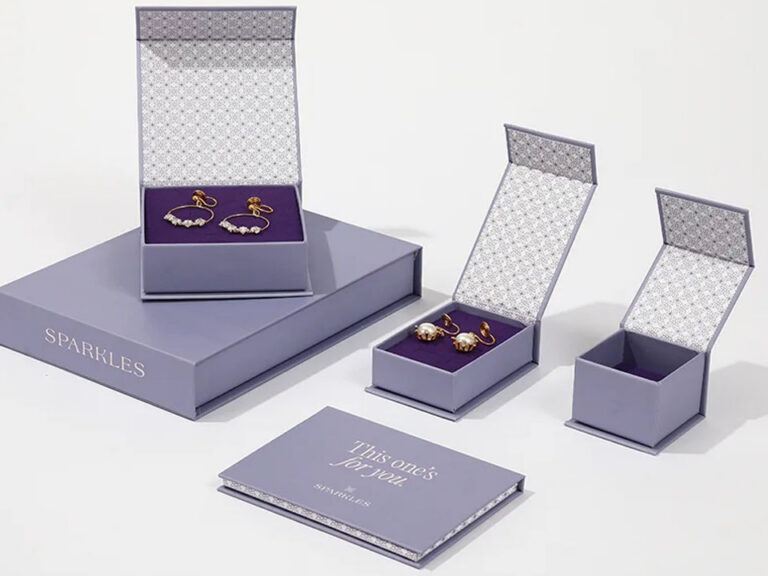 Flip-Top Magnetic Closure Boxes