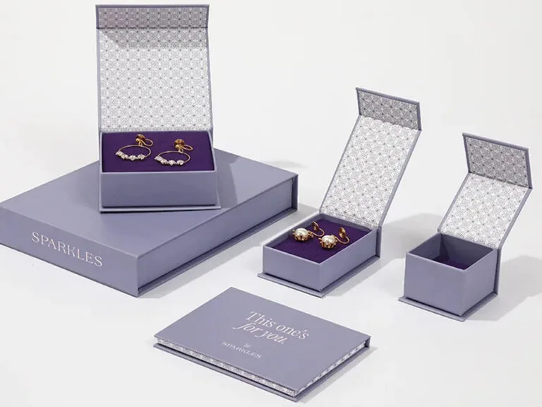 Flip-Top Magnetic Closure Boxes