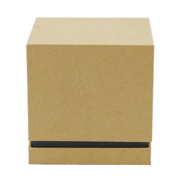 Kraftpapier-Kerzenbox mit Klappdeckel und Logo-Aufdruck sowie schwarzer Innenschale