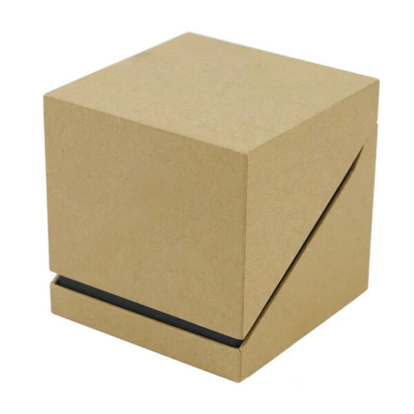Kraftpapier-Kerzenbox mit Klappdeckel und Logo-Aufdruck sowie schwarzer Innenschale