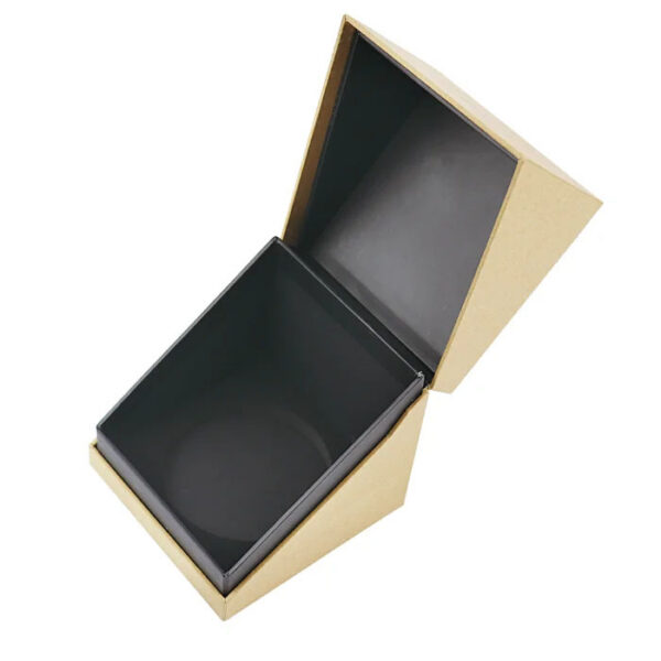 Kraftpapier-Kerzenbox mit Klappdeckel und Logo-Aufdruck sowie schwarzer Innenschale
