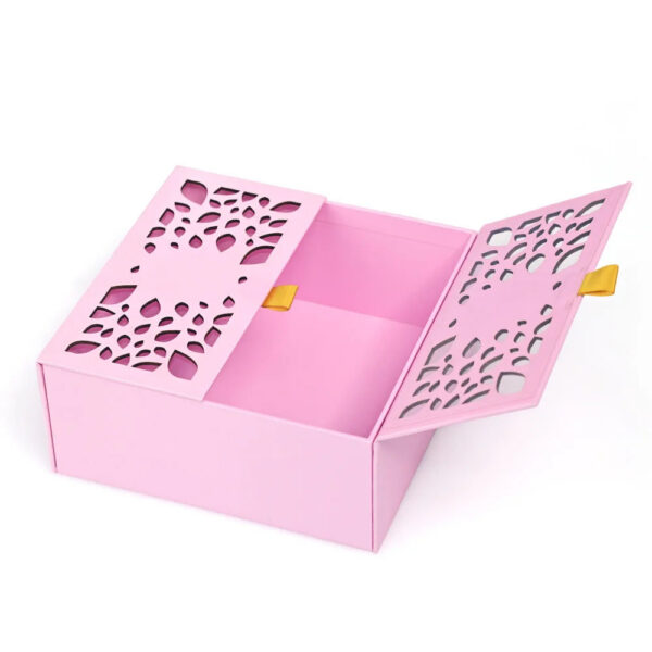Caixa de presente rígida rosa com duas portas e tampas com folhas recortadas a laser