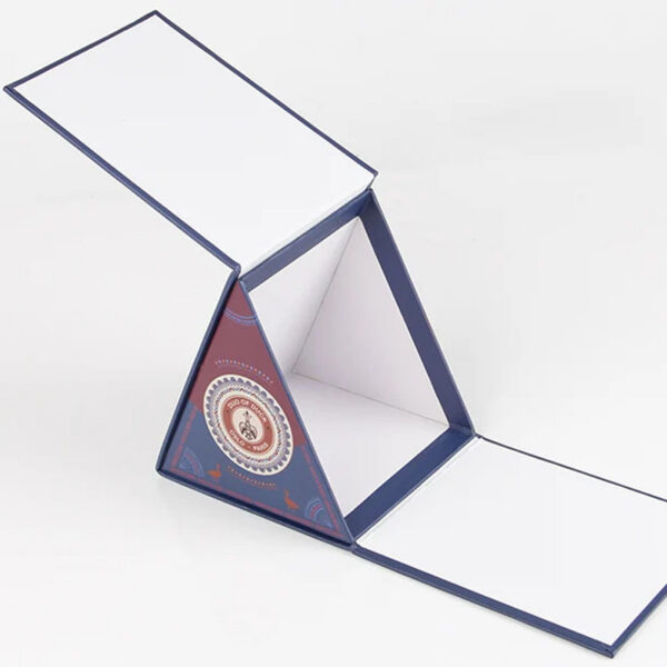 Scatola regalo triangolare rigida in tessuto con stampa a colori
