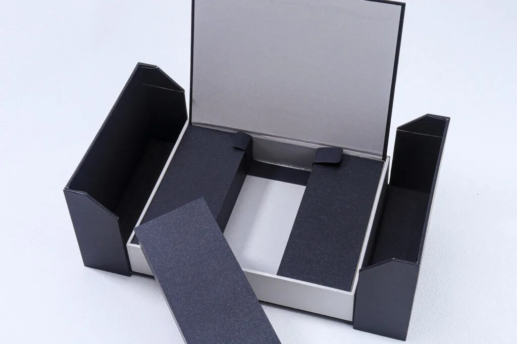 Custom black magnetic closure gift box