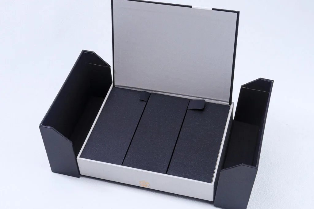 Custom black magnetic closure gift box