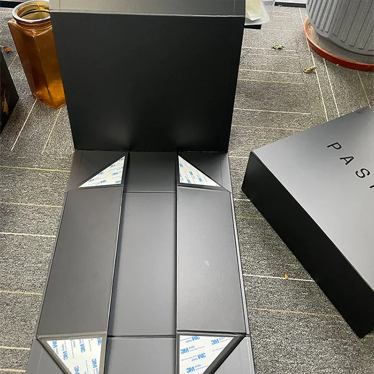 Custom magnetic sealing Apparel Boxes Packaging