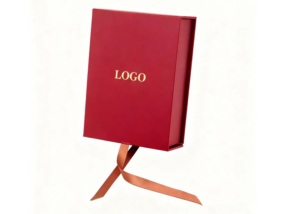 Magnetic closure gift box