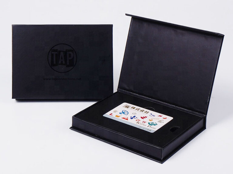 Boîte rigide magnétique avec insert sur mesure pour une carte d'adhésion VIP