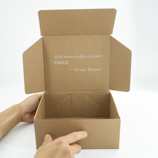 Caja plegable de papel kraft natural para productos de belleza con impresión en blanco